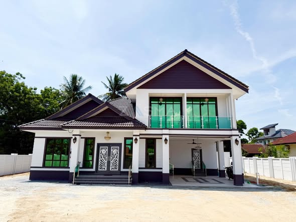 – Rumah nampak biasa dari luar…tapi bila masuk dalam, lain cerita dia. Dari rekaan moden, ruang ya...