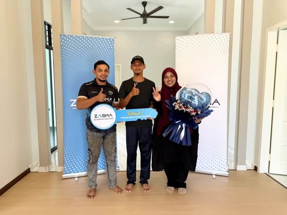 Alhamdulillah sudah selesai penyerahan kunci kepada Encik Zulhilmi & keluarga .Dari sekeping tanah ...