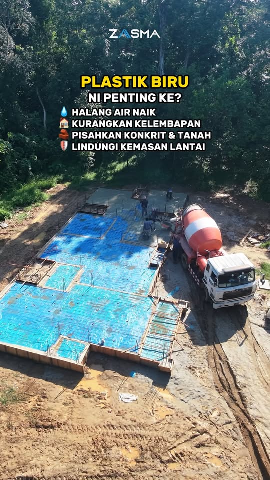 ? Tapi plastik biru ni ada fungsi penting sebelum konkrit lantai dituang. Ia bantu **halang kelembap...